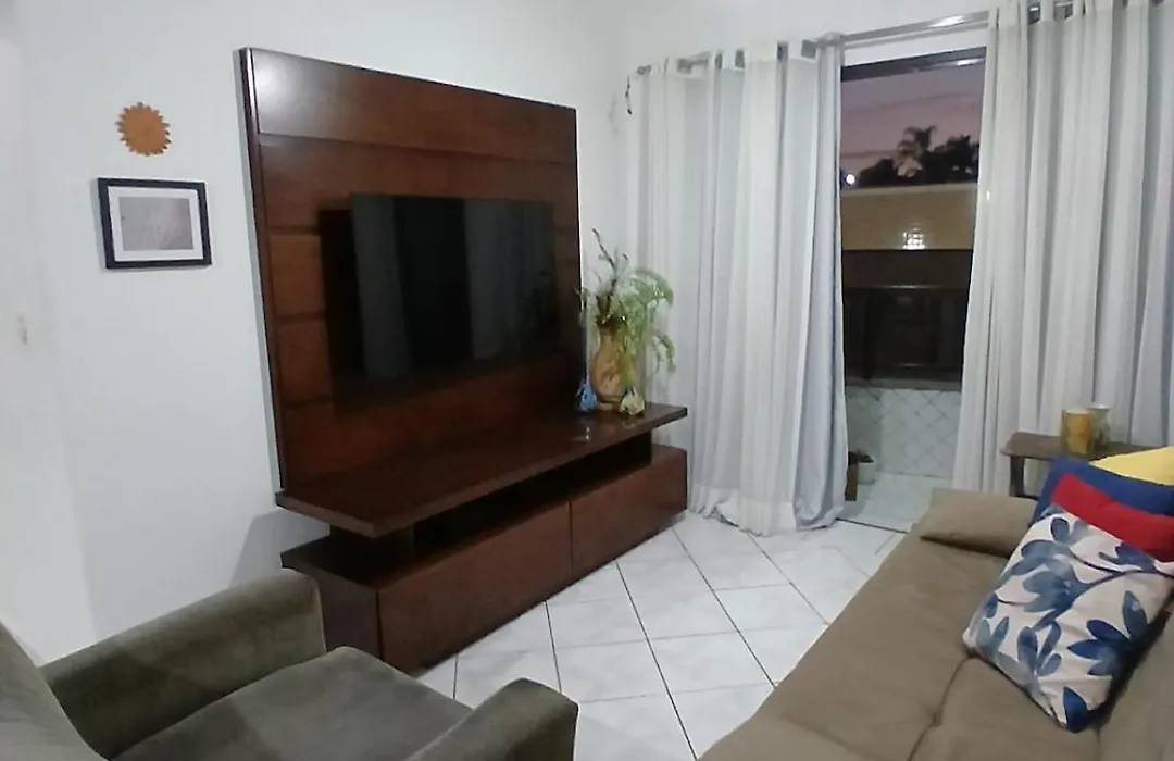Lindo apartamento em frente à praia com piscina-1